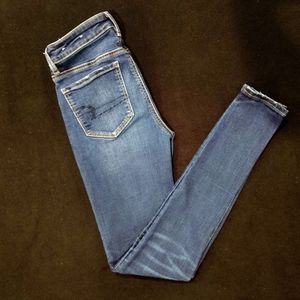 Juniors American Eagle super stretch skinny jeans